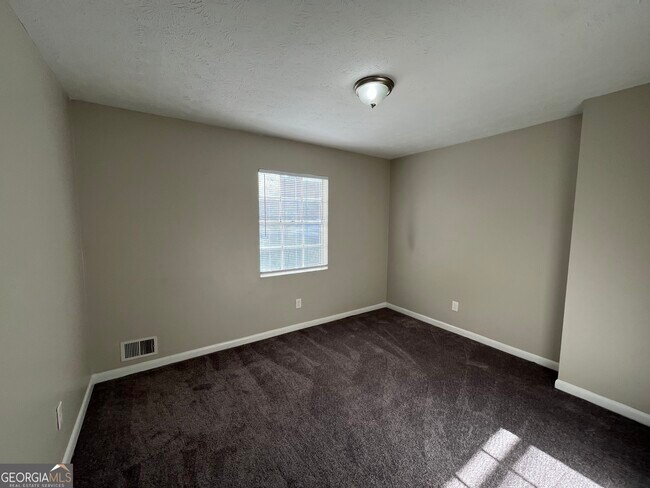 Building Photo - 6653 Bedford Rd