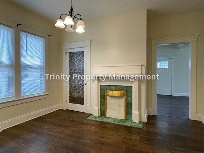 Building Photo - 627 Stealey Ave
