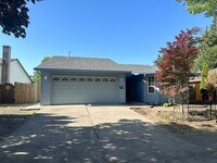 Building Photo - 3 Bedroom 2 Bath Hillsboro Home!