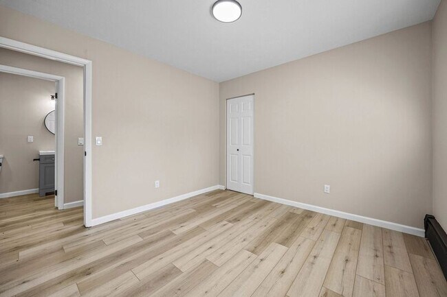 Building Photo - 35 Oakmount Ave