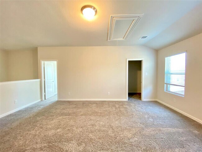 Building Photo - 1800 Canyon Ln