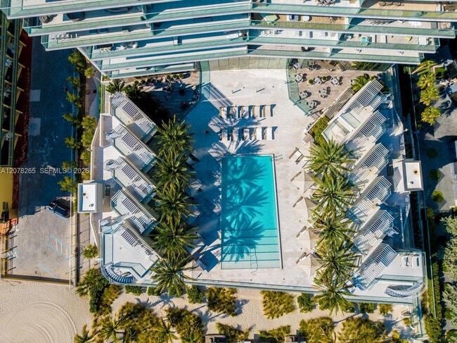 Building Photo - 18501 Collins Ave