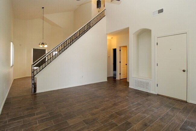 Building Photo - 2210 Hannah Leigh St