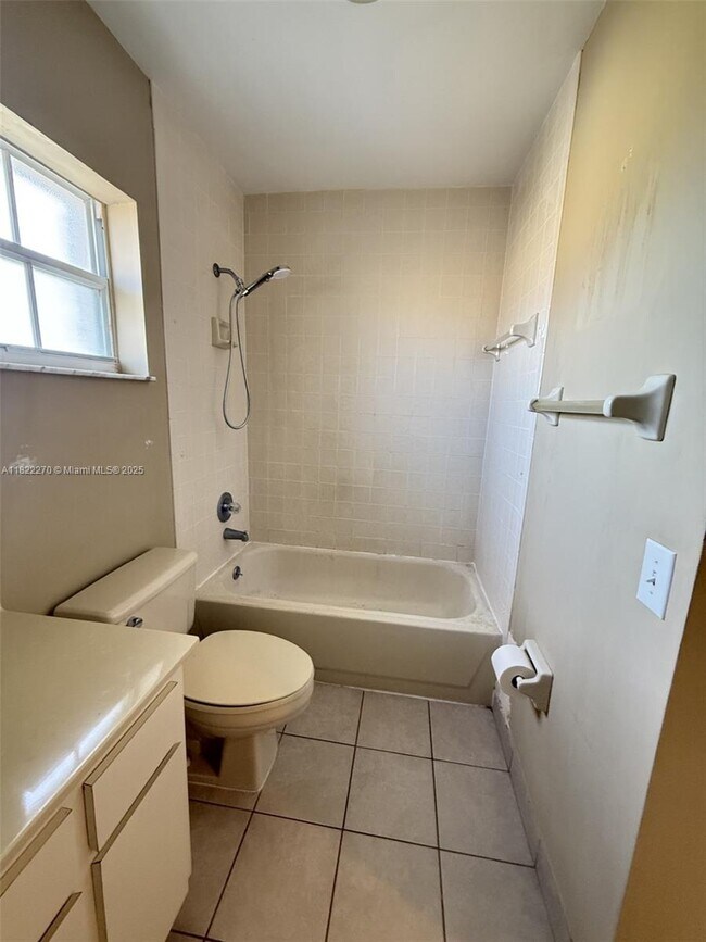 Building Photo - 7121 SW 158th Ct