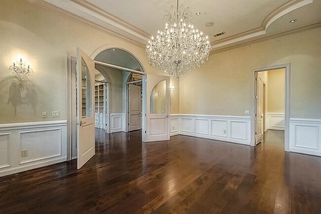 Building Photo - 5559 Holly Springs Dr