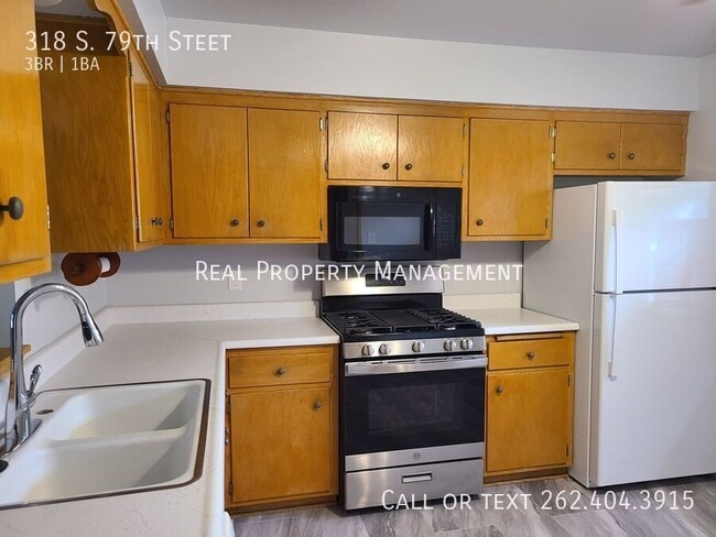 Building Photo - 318 S 79th St