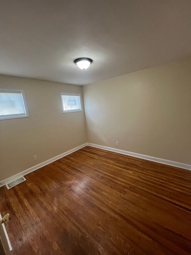 Building Photo - 3 Bedroom Home with In-Law Suite Available Near Rochester General