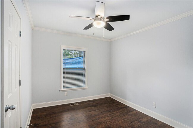 Building Photo - 3378 La Vista Dr