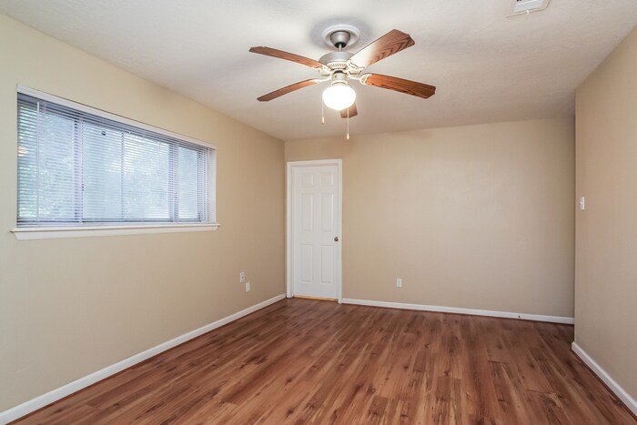 Building Photo - 701 Inwood Dr