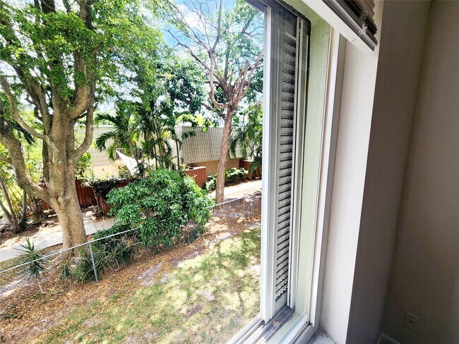 Building Photo - 1638 Embassy Dr