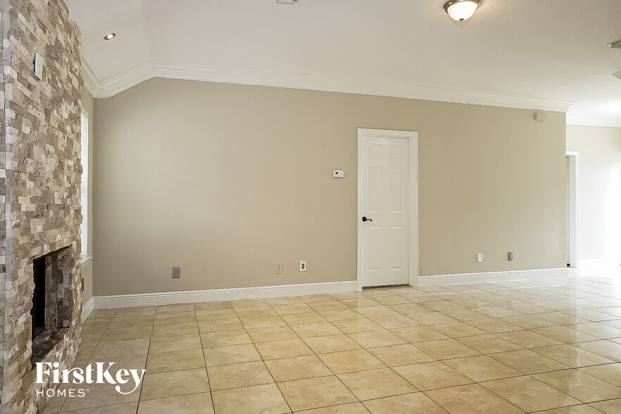 Building Photo - 1226 Dutch St