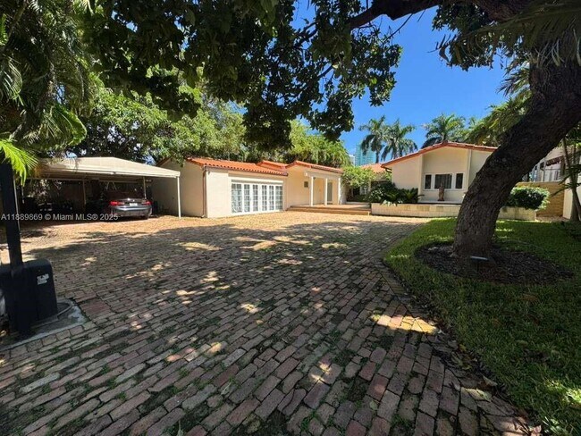 Building Photo - 6015 Pine Tree Dr