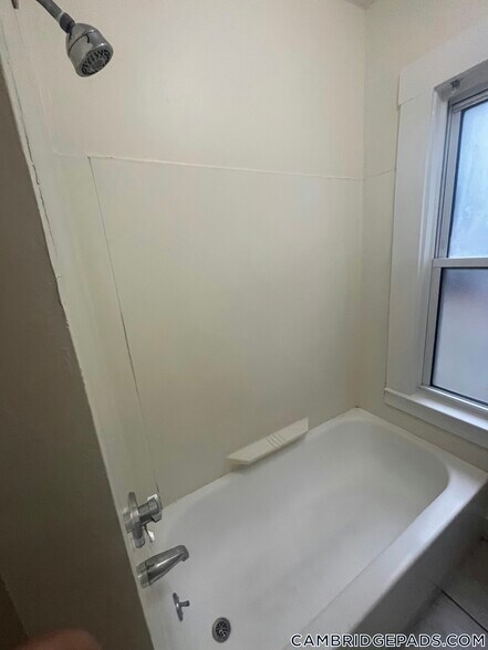 Building Photo - 27 Forest St