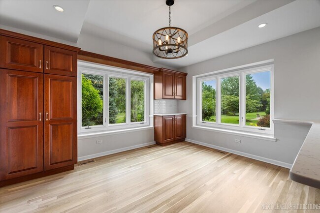 Building Photo - 2802 Wedgewood Dr