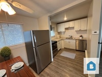 Building Photo - 1 Bedroom with Granite Counters and In-Unit Laundry!