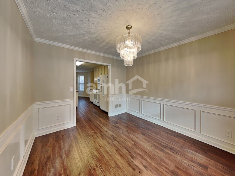 Building Photo - 682 Simon Park Cir