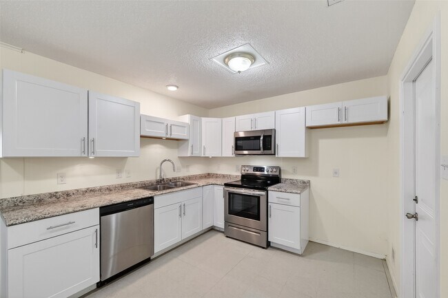 Building Photo - 15022 Chipman Ln.