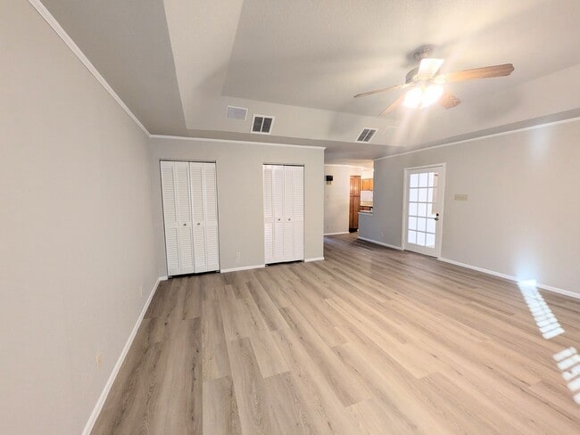 Building Photo - 6618 Cloverbend St