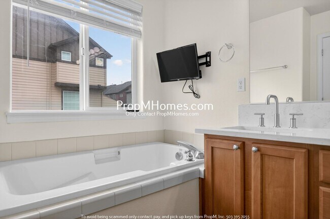 Building Photo - Gorgeous Updated Home in Witch Hazel!