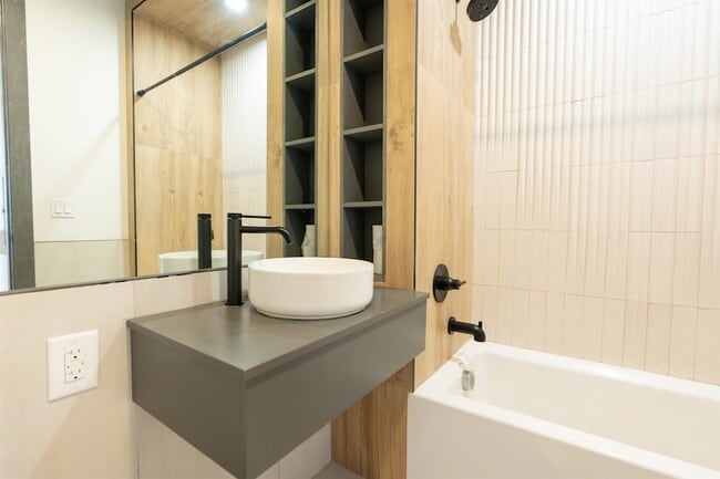 Building Photo - 424 Arlington Ave