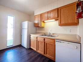 Building Photo - Oakwood Village