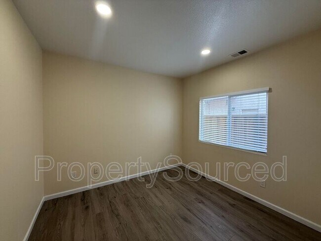 Building Photo - 1830 Persimmon Way