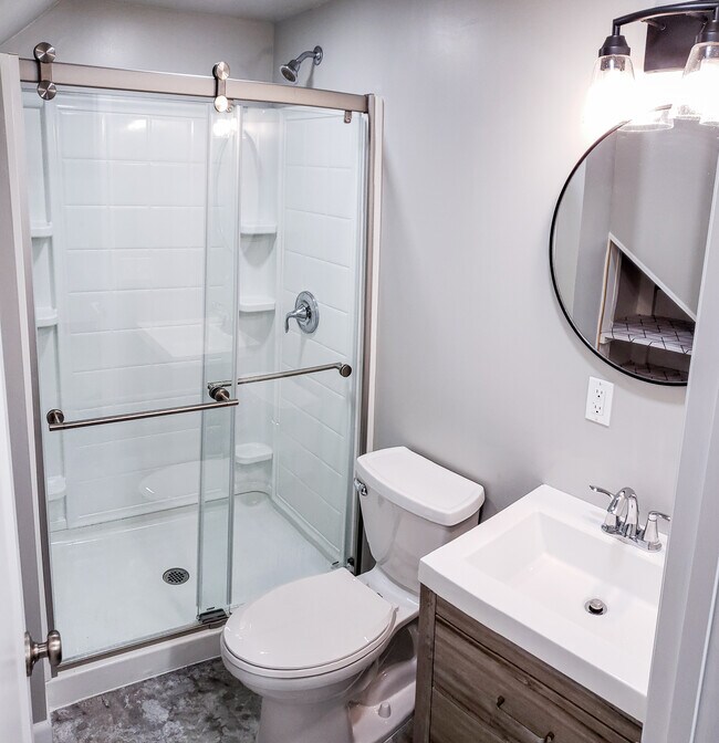 Downstairs Bath - 814 N Baker St