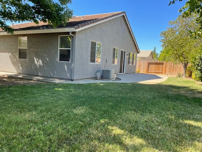 Building Photo - SINGLE STORY, 3 BED, 2 BATH, 2 CAR, LARGE BACK YARD