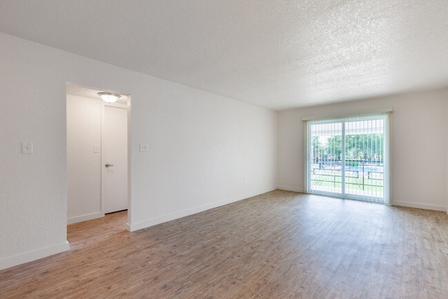 Building Photo - Palm Grove Apartments