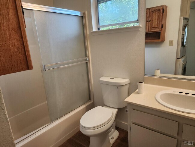 Building Photo - 102 Ohio St