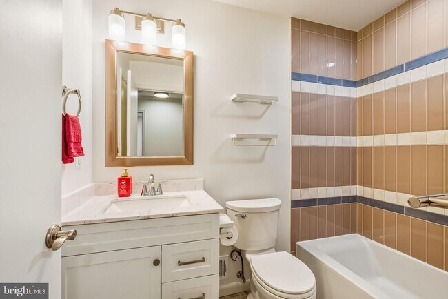 Building Photo - 18724 Bloomfield Rd