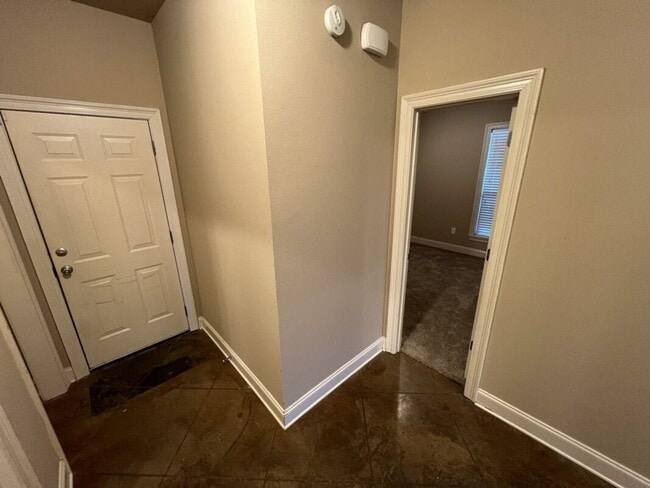 Building Photo - 2568 Middletowne Dr