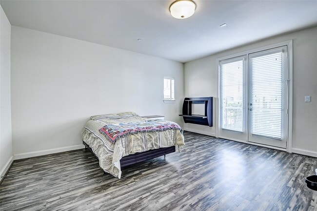 Building Photo - 9941 Woodwind Ln