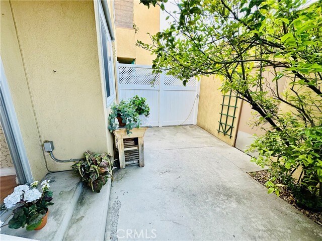 Building Photo - 6225 Coldwater Canyon Ave