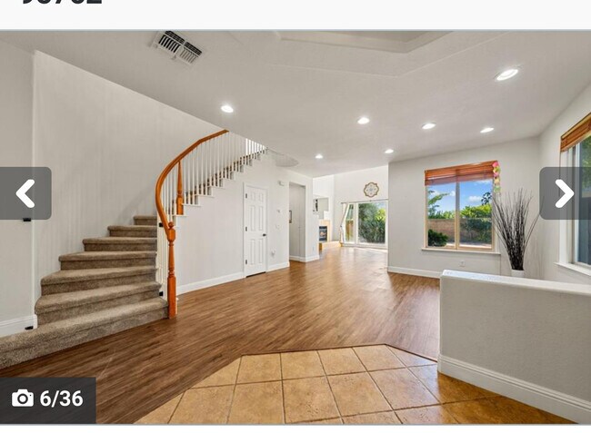 Building Photo - 208 Gamay Pl