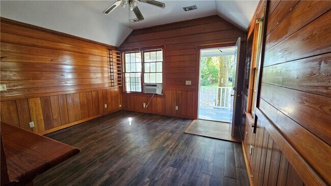 Building Photo - 724 Oglethorpe St