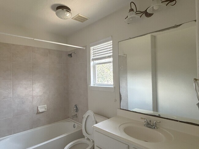 Building Photo - 19538 Piney Lake Dr