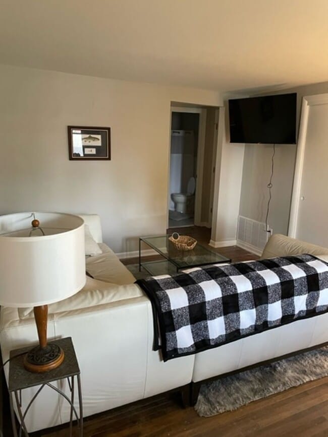 Building Photo - 1906 Gordon St