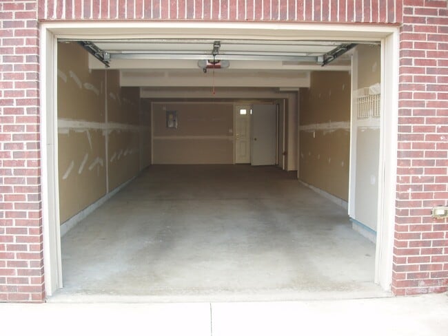 Building Photo - 2149 Knotty Pine Tr