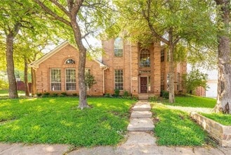 Building Photo - Lovely home nestled in south Arlington