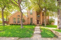 Building Photo - Lovely home nestled south Arlington