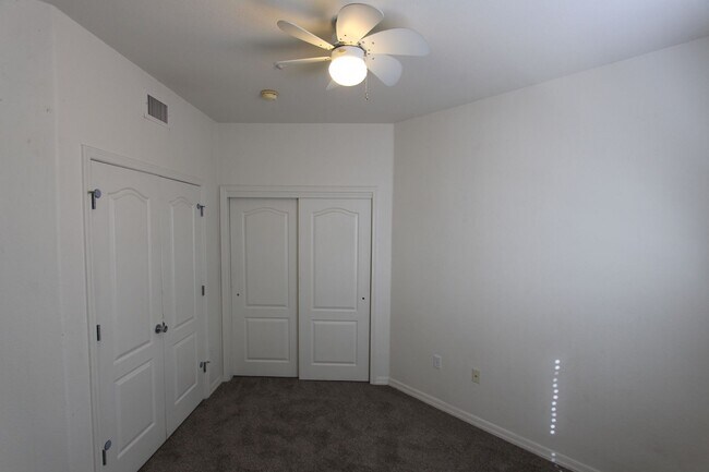 Building Photo - $500 Off 1st Month’s Rent | 3BR Summit Park Condo with Fireplace & Balcony