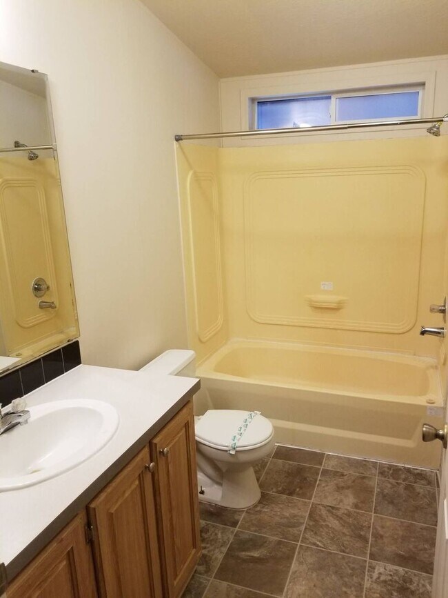 Building Photo - Pet Friendly 4 bedroom 2 bath home with a carport near Albany, OR