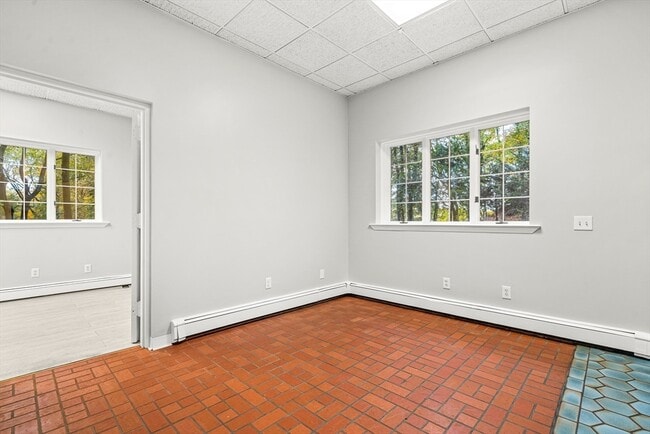 Building Photo - 460 Worcester St