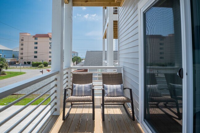 Building Photo - PLAN AND SECURE YOUR WINTER GETAWAY NOW