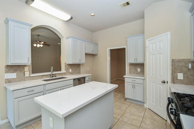 Building Photo - 2022 Haven Springs Ln