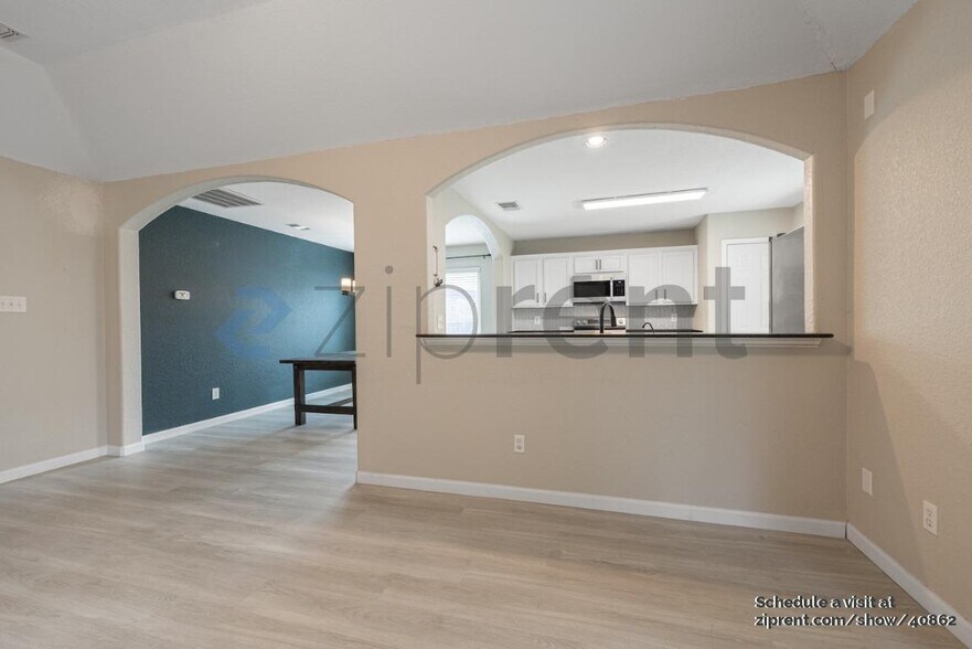 Building Photo - 6706 Raintree Pl