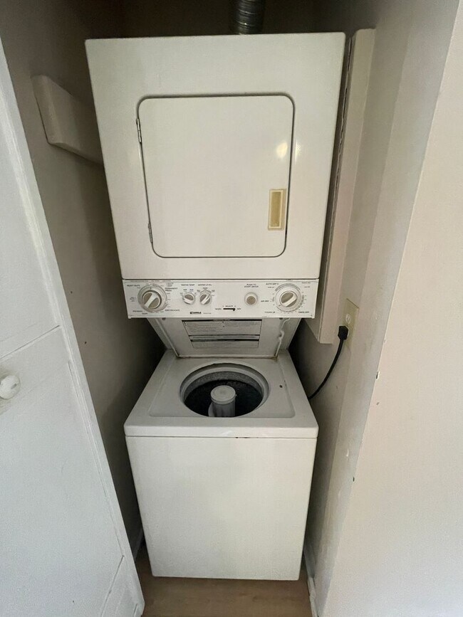 Building Photo - nimia160