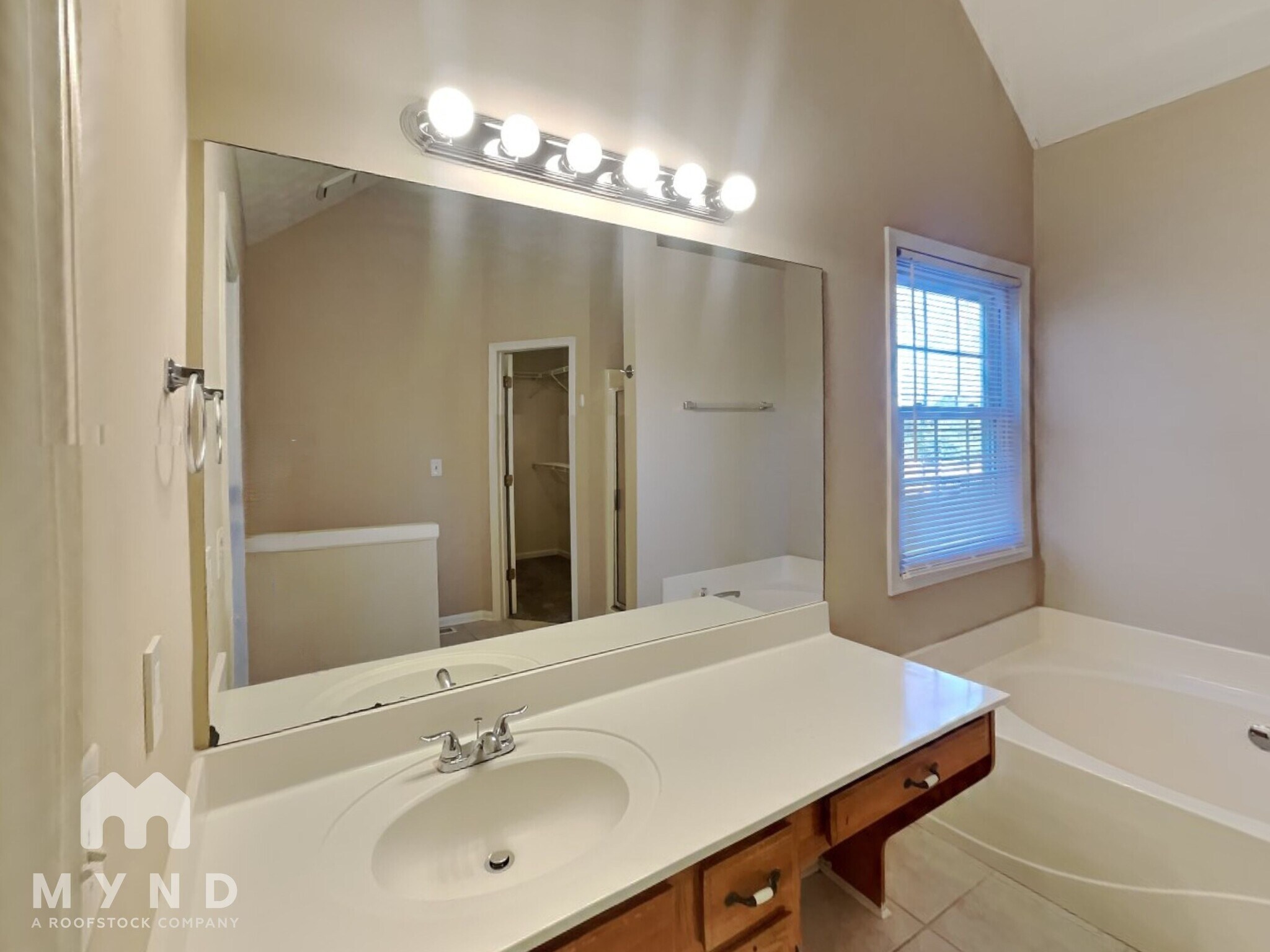 Building Photo - 123 Eagle Glen Dr