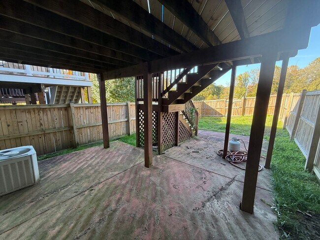 Building Photo - Spacious Townhome in desirable Bel Air Nei...